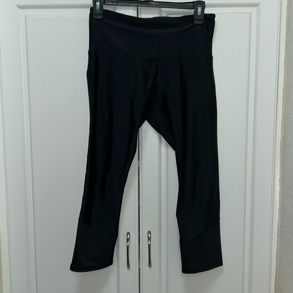 High rise shiny black cropped Lorna Jane leggings